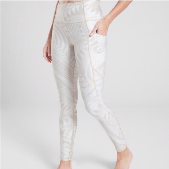 Athleta Pants - Athleta Zuma Salutation Stash Pocket Leggings